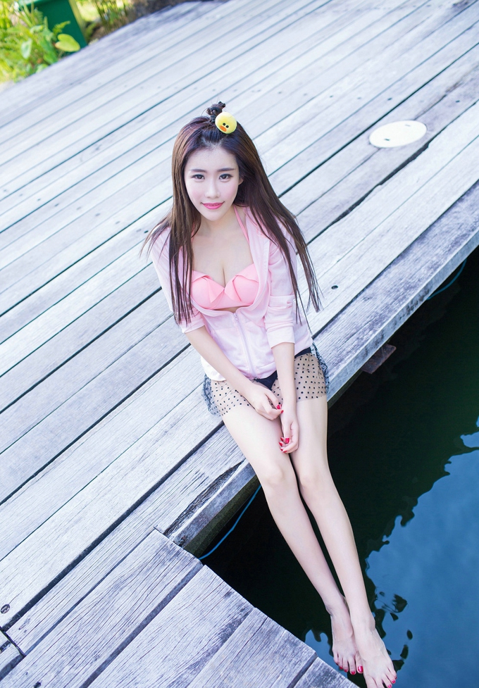 可爱少女程小烦不烦性感诱惑美腿写真