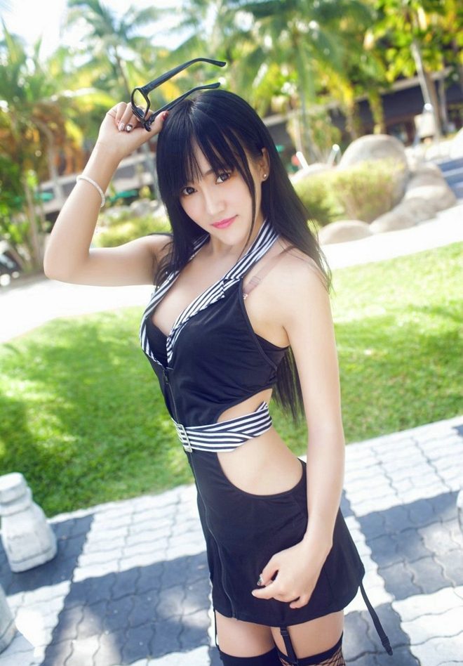 火辣性感娇艳美女御姐杨上萱户外大爆乳销魂娇媚妖娆挑逗诱人写真