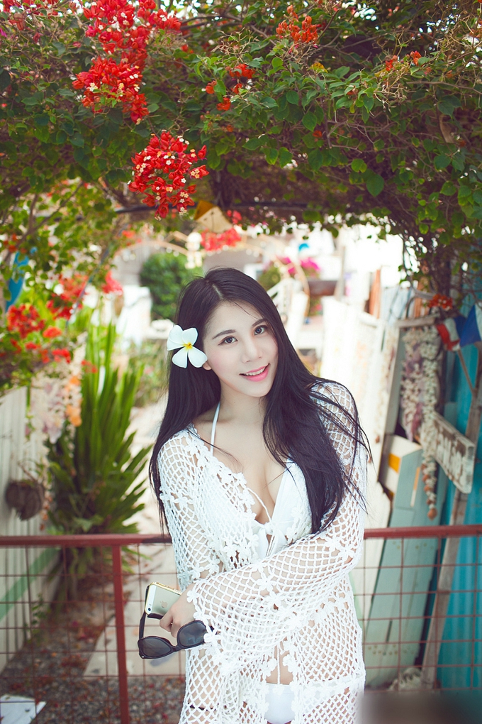 南湘Baby白色比基尼诱惑迷人气质风情养眼美乳美腿写真