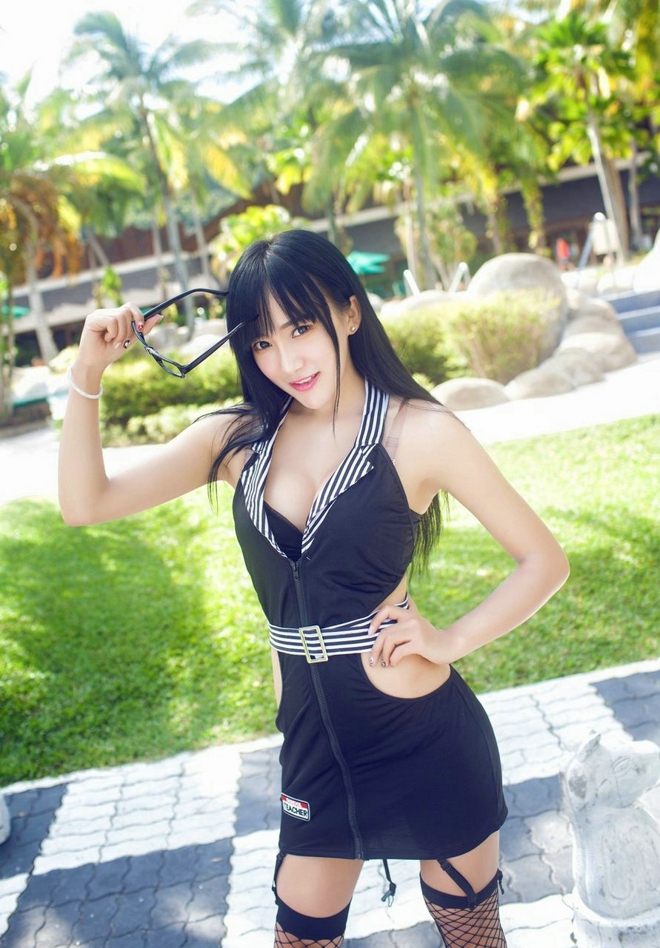 火辣性感娇艳美女御姐杨上萱户外大爆乳销魂娇媚妖娆挑逗诱人写真