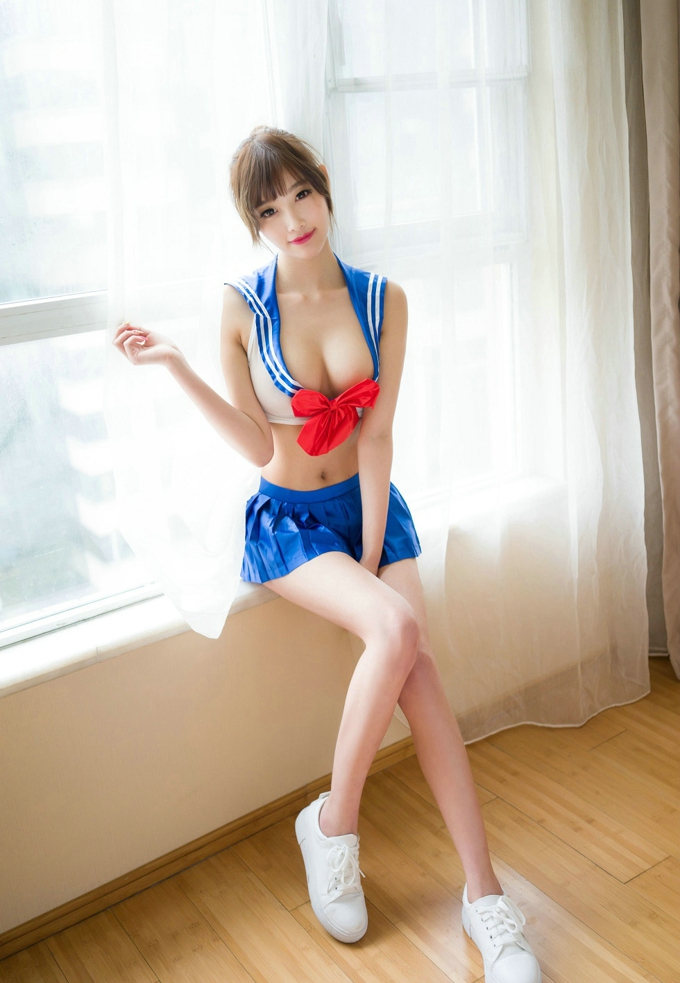甜心宝贝sugar小甜心CC学生短裙装秀丰乳肥臀诱惑写真