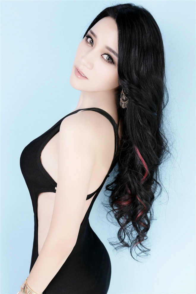 天生丽质妖娆性感美女模特倪佳爆乳娇媚妖娆诱惑写真