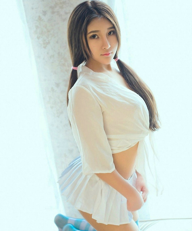 性感萌妹子白皙腰身爆乳巨臀惹火销魂诱惑私房写真
