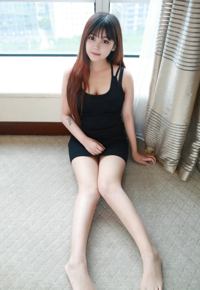 童颜巨乳诱惑小月儿迷人妩媚写真