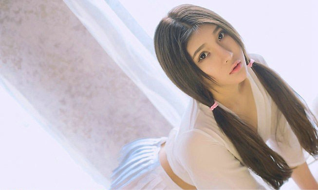 性感萌妹子白皙腰身爆乳巨臀惹火销魂诱惑私房写真