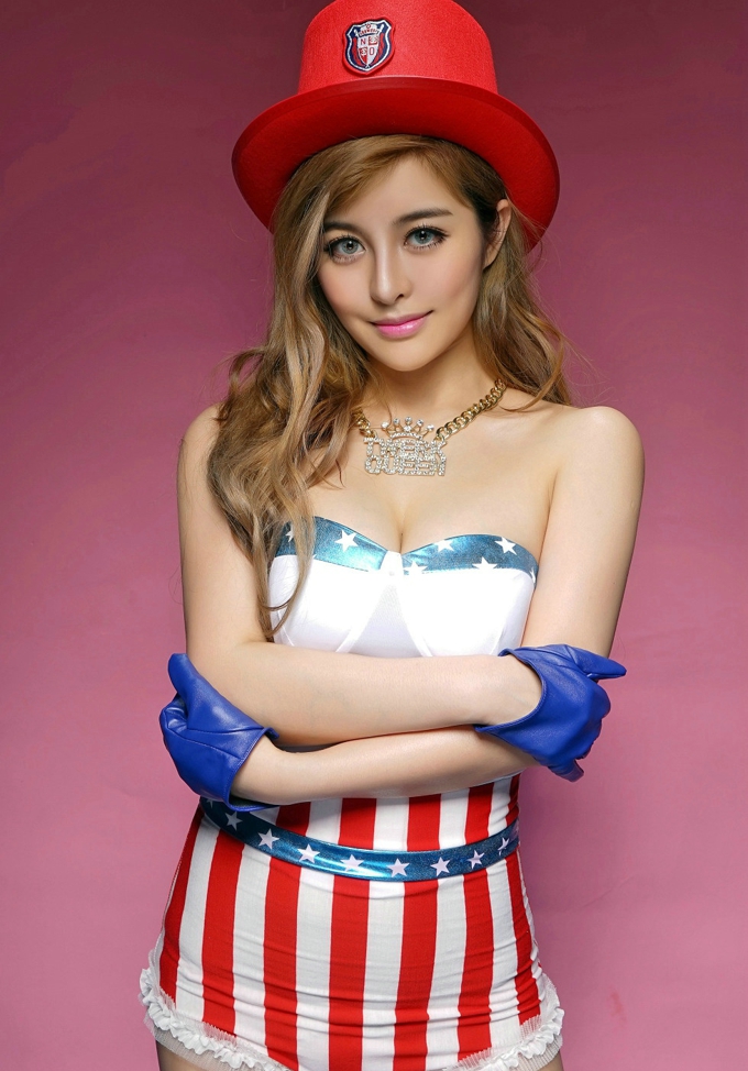 龚叶轩Paris性感浴缸泡泡浴内衣美乳诱惑迷人妩媚娇巧少女写真