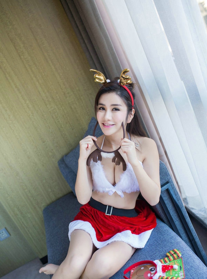 圣诞小鹿制服诱惑美乳气质翘臀美腿妖娆养眼写真