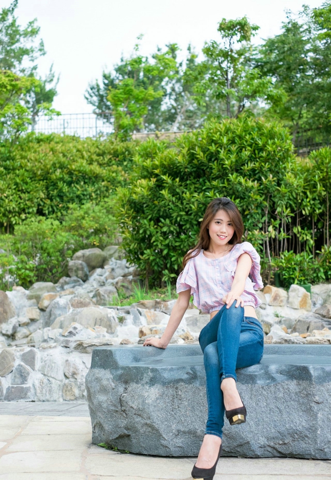 台湾清纯美女宝儿性感迷人美腿翘臀写真