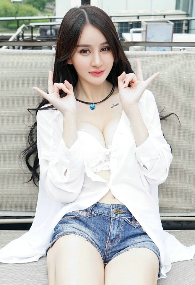 诱惑宅男清新性感气质美女Cheryl青树白色内衣火辣销魂诱惑写真