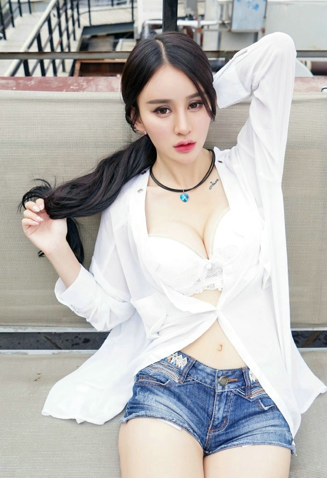 诱惑宅男清新性感气质美女Cheryl青树白色内衣火辣销魂诱惑写真