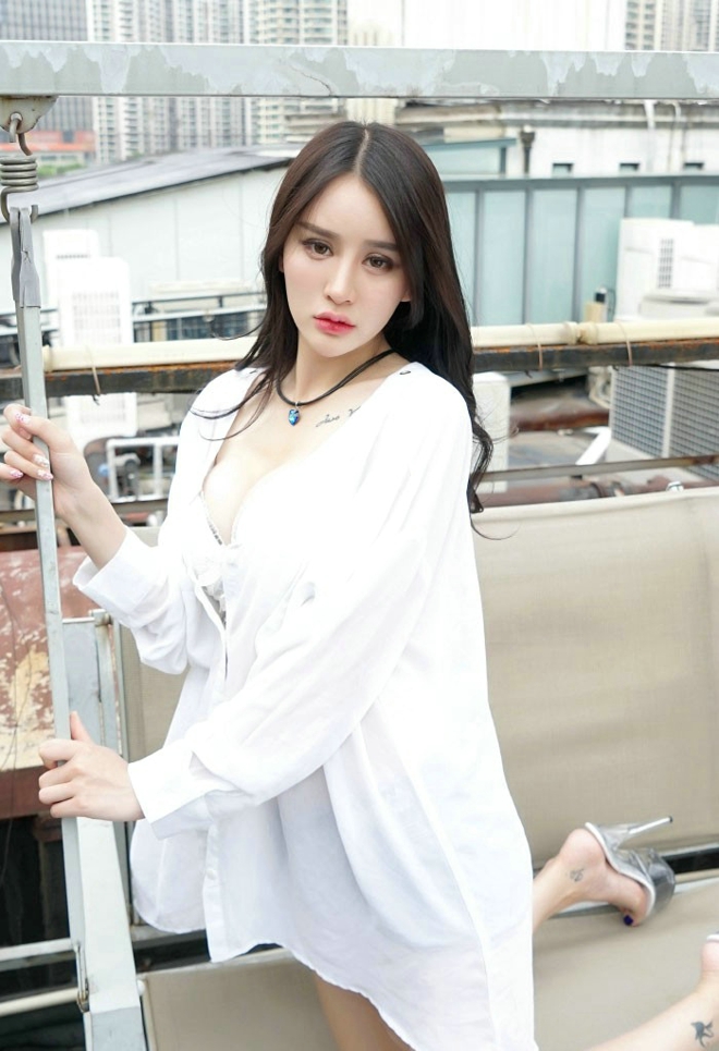 诱惑宅男清新性感气质美女Cheryl青树白色内衣火辣销魂诱惑写真
