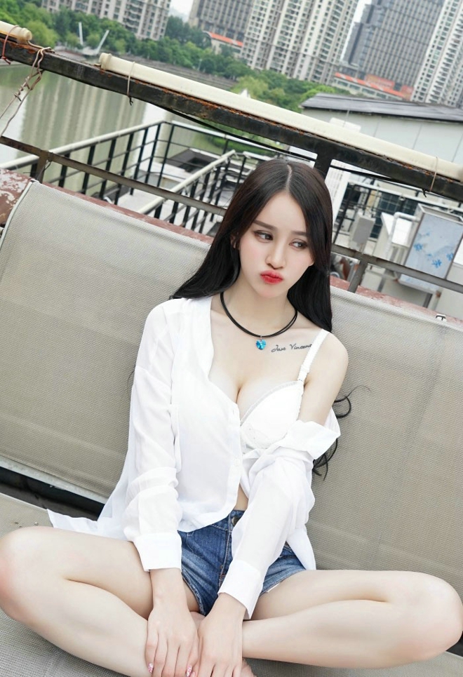 诱惑宅男清新性感气质美女Cheryl青树白色内衣火辣销魂诱惑写真