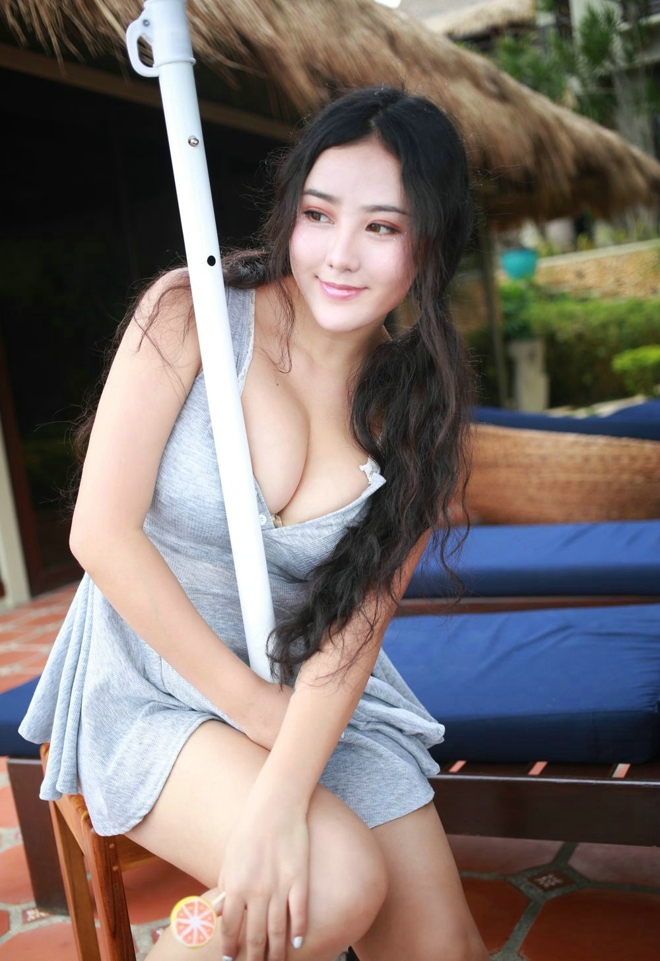 双马尾女神玛鲁娜淡蓝粗布秀火辣大奶销魂诱惑撩人室外写真