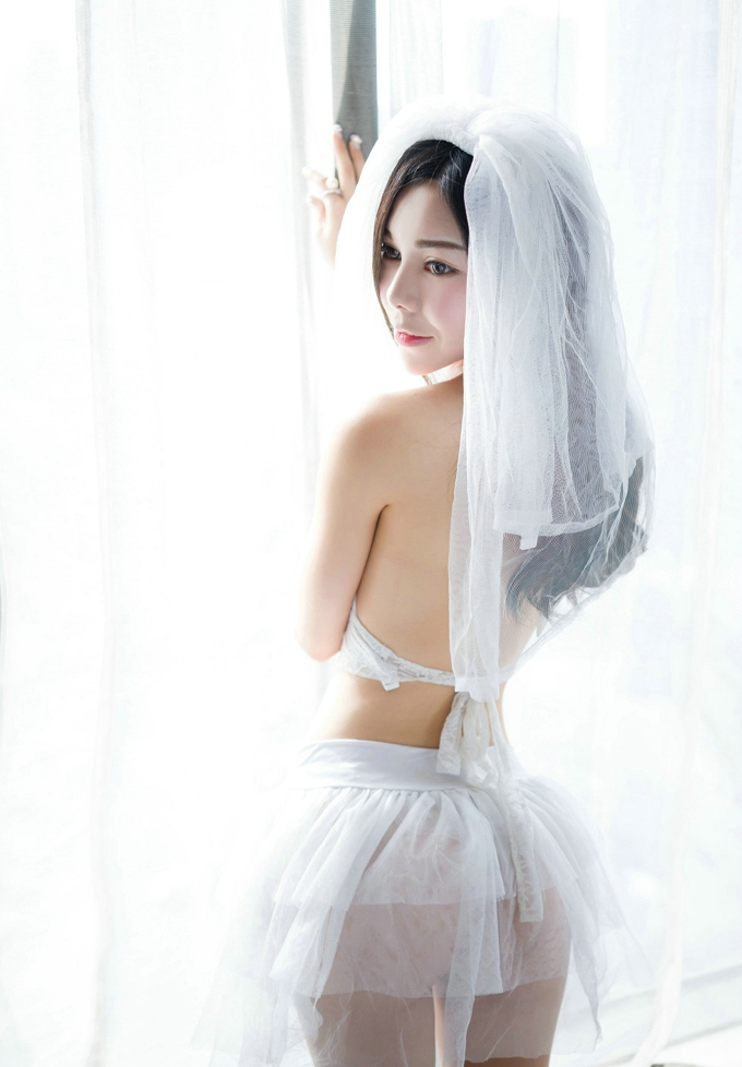 人气美女沈佳熹性感气质妖娆妩媚风情养眼居家私房写真