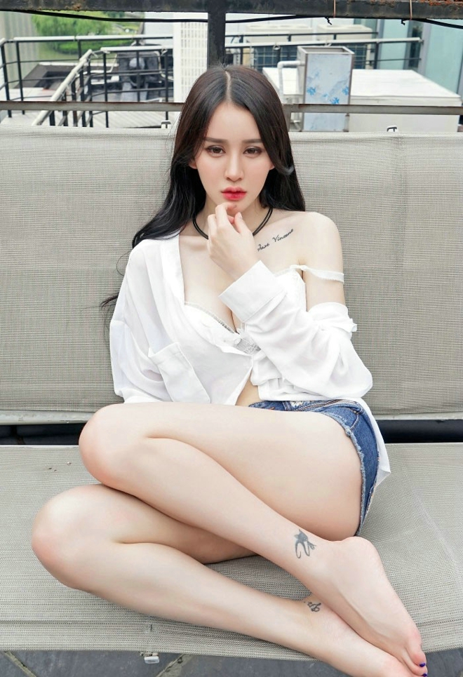 诱惑宅男清新性感气质美女Cheryl青树白色内衣火辣销魂诱惑写真