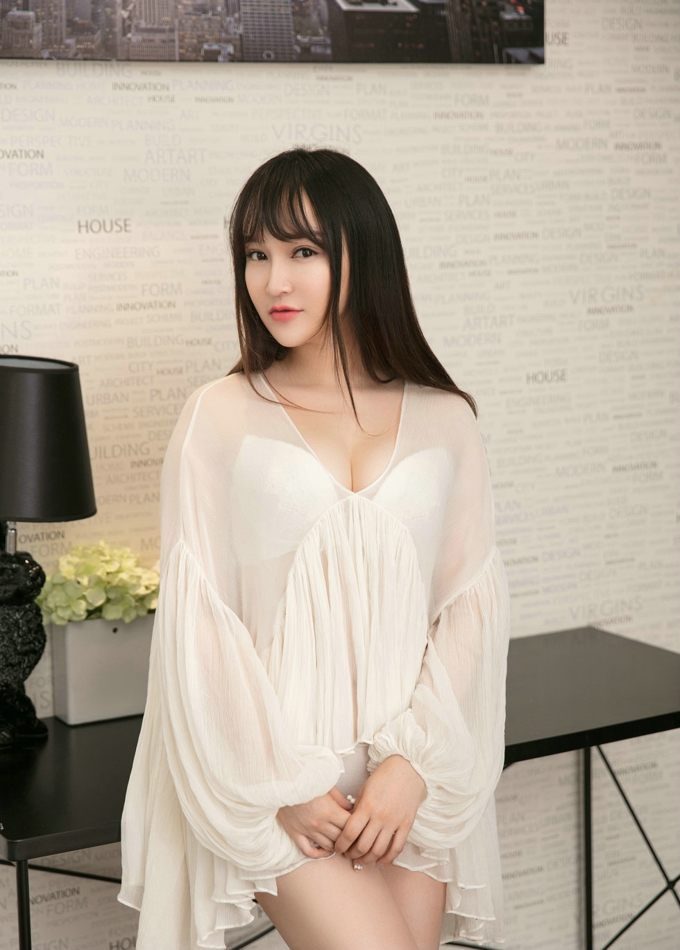 女神吴娇性感内衣透视情趣诱惑迷人白嫩肌肤俏丽私房写真