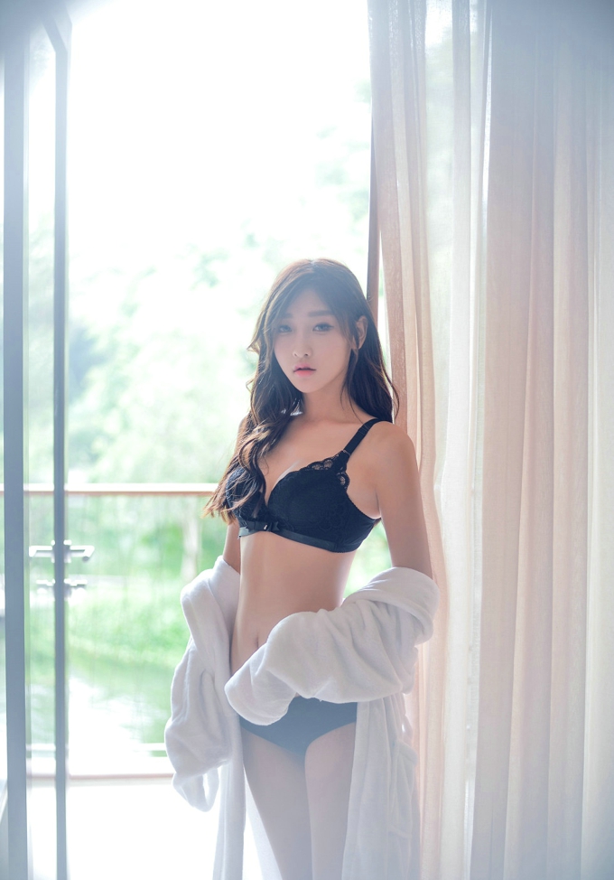 居家私房浴袍半脱内衣美乳性感诱人美女李筱乔JoJo气质写真