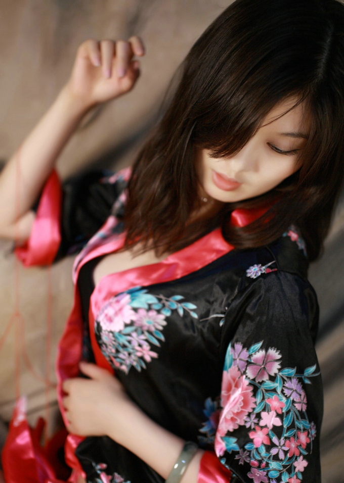 极品尤物槿馨蜜桃成熟时黑色蕾丝内裤完美诱惑性感美腿写真