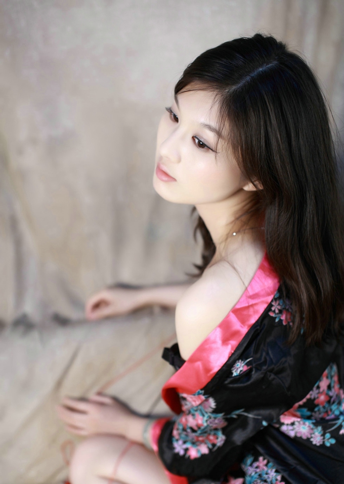 极品尤物槿馨蜜桃成熟时黑色蕾丝内裤完美诱惑性感美腿写真