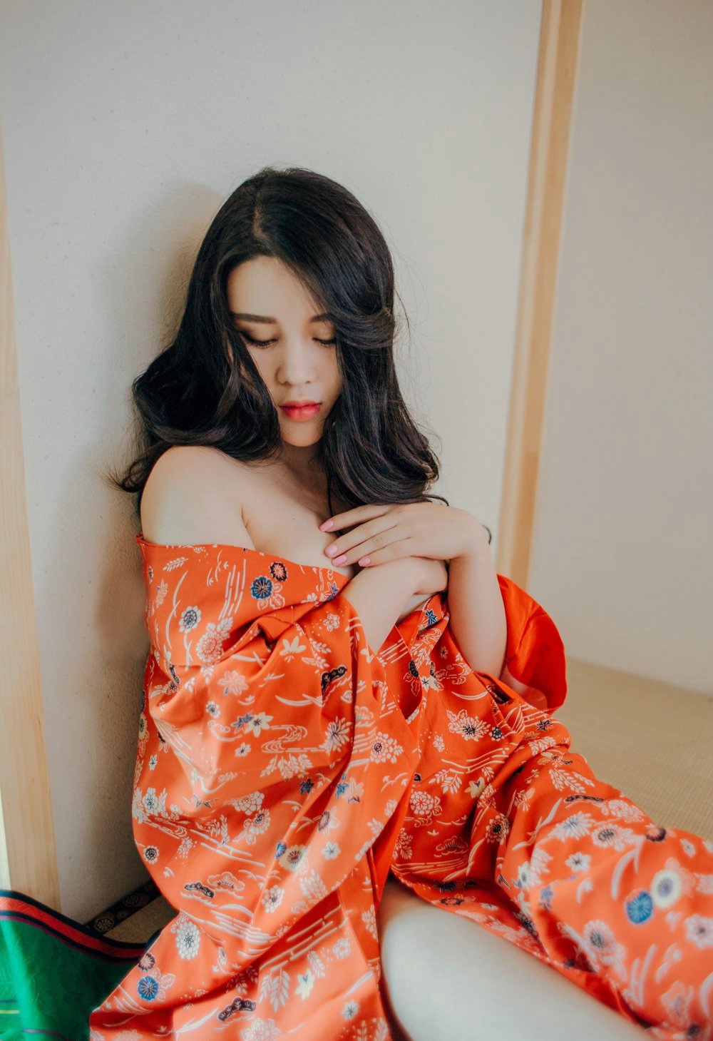 薄荷叶美女模特SukkiQ可儿美胸性感而妖媚写真