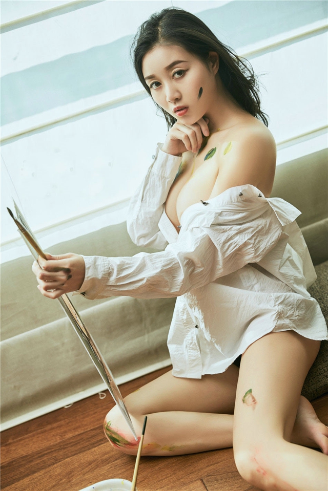 性感引诱迷人长腿美女画家张梓然人体涂鸦诱惑爆乳妩媚写真