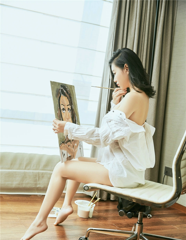 性感引诱迷人长腿美女画家张梓然人体涂鸦诱惑爆乳妩媚写真