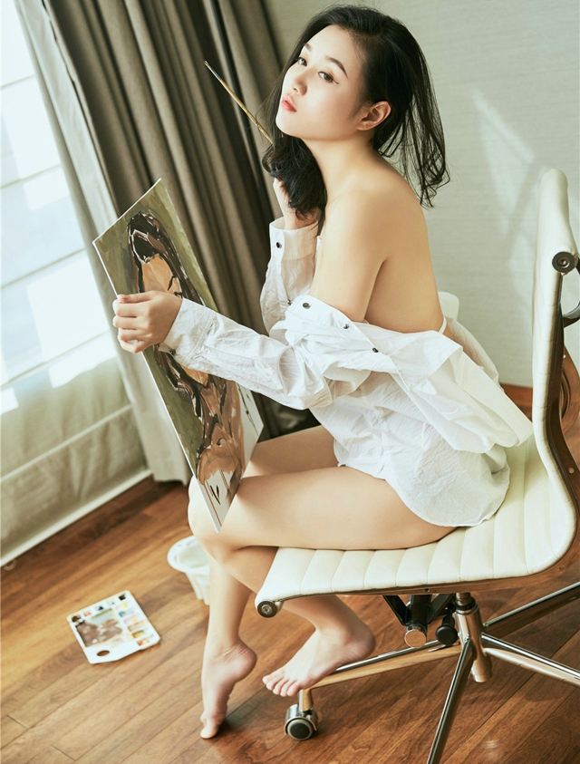 性感引诱迷人长腿美女画家张梓然人体涂鸦诱惑爆乳妩媚写真