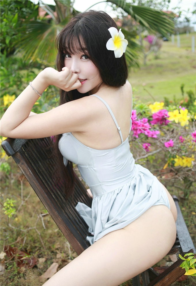 大奶美女芝芝Booty泳衣爆乳妩媚写真