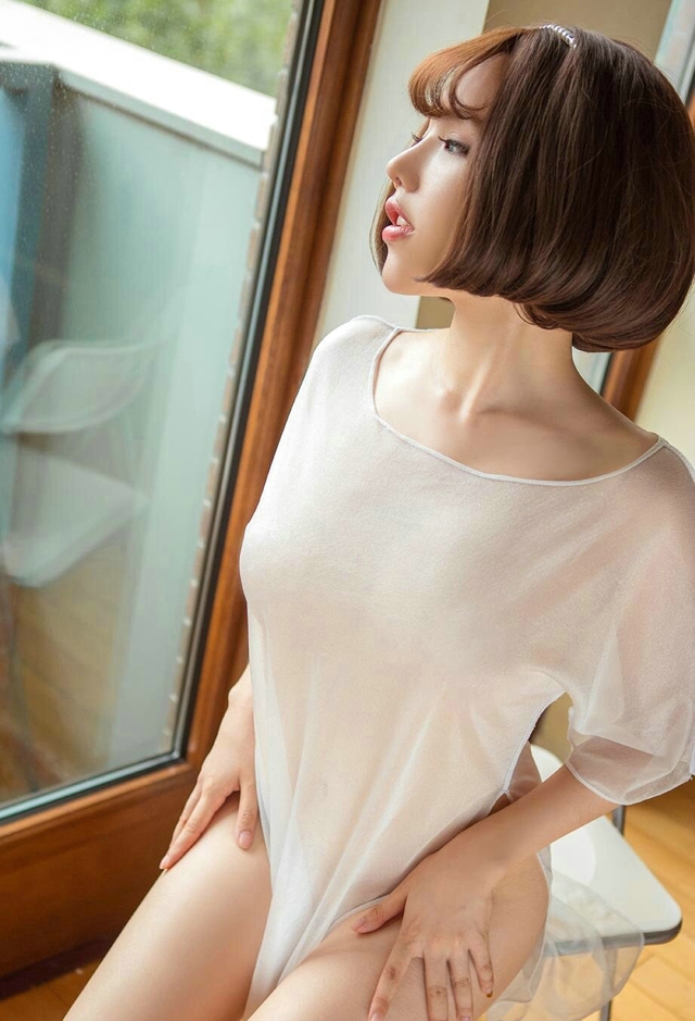 90后大胸美人妮小妖性感爆乳长腿诱人私拍写真