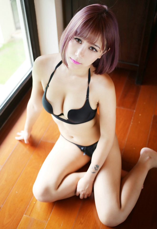性感娇媚火辣Fiona伊雨蔓风情内衣妖艳诱惑撩人写真