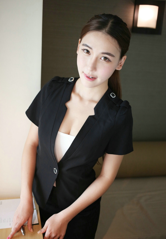 嫩模熊吖BOBO黑色教师制服吊带丝袜性感迷人写真