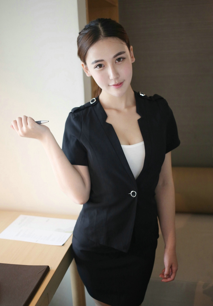 嫩模熊吖BOBO黑色教师制服吊带丝袜性感迷人写真