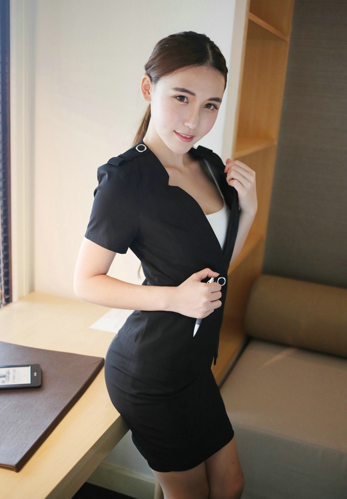 嫩模熊吖BOBO黑色教师制服吊带丝袜性感迷人写真