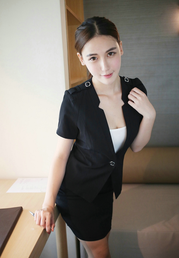 嫩模熊吖BOBO黑色教师制服吊带丝袜性感迷人写真
