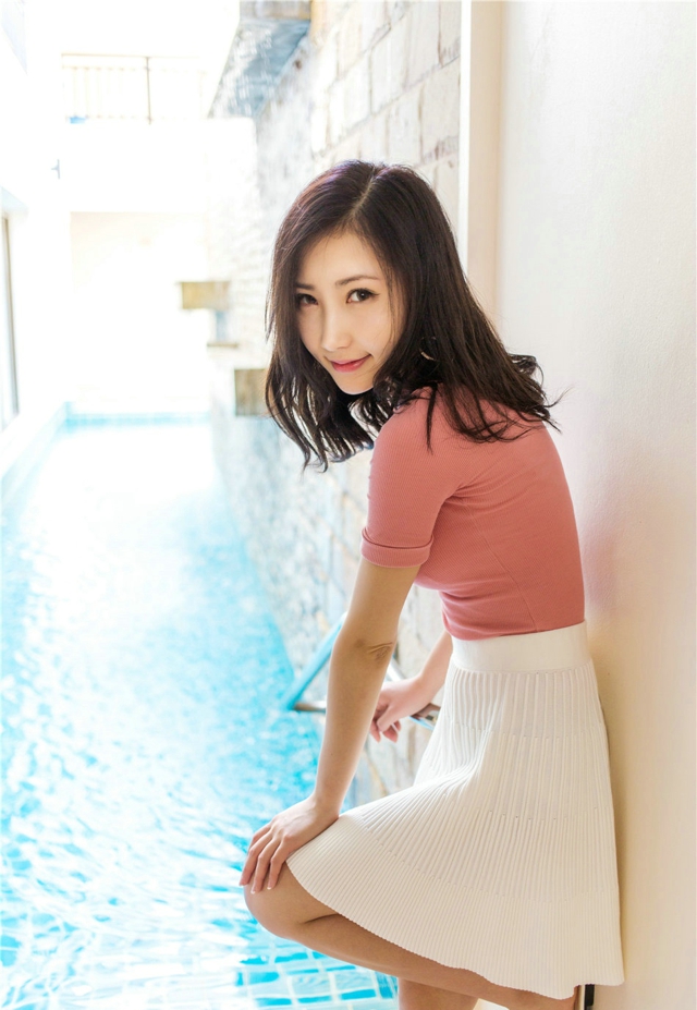 曼妙的身材绝佳的气质美女Yumi-尤美旅拍性感勾魂高清写真