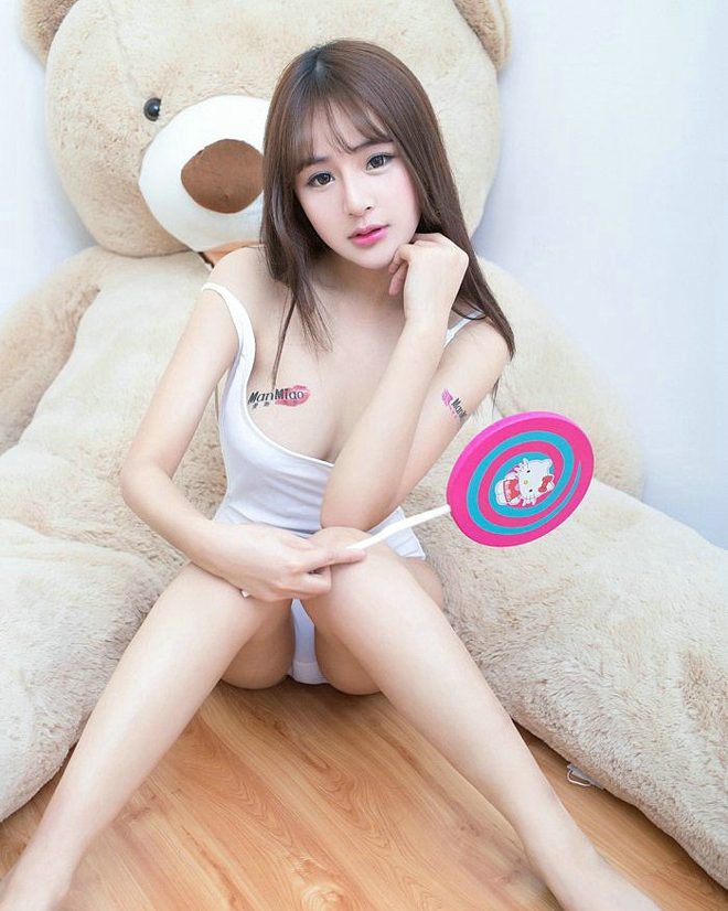 金屋娇娘巨乳美女姐姐性感思淇Sukiiii穿蕾丝内衣写真