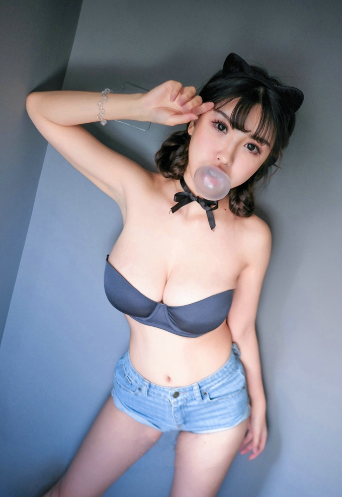 童颜巨乳晓茜sunny性感诱惑大胸美臀细腰诱惑迷人销魂娇媚写真
