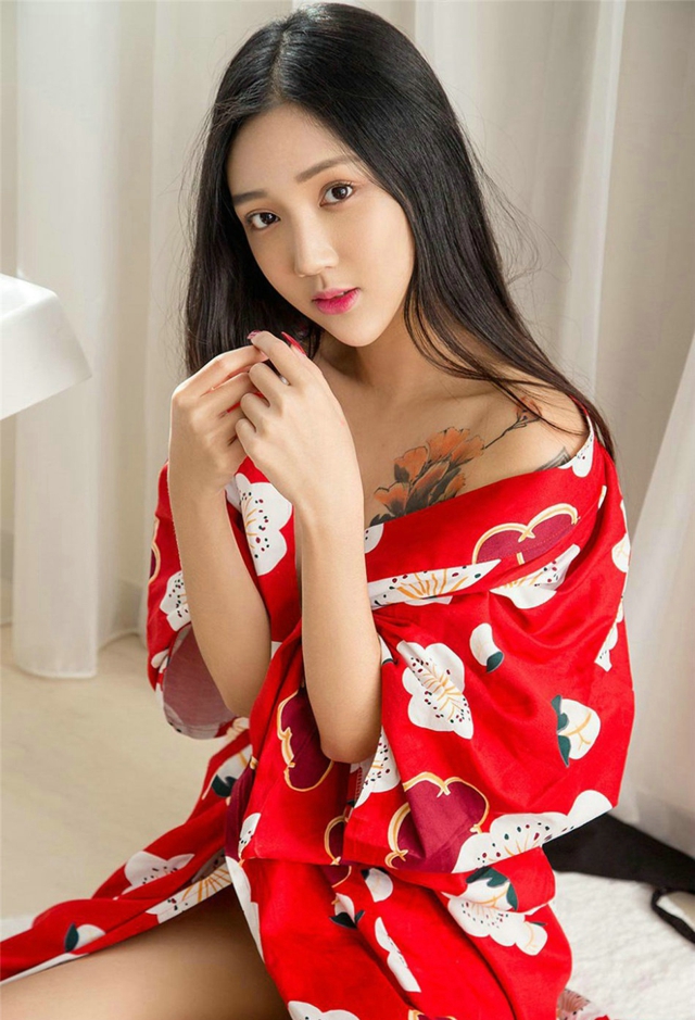 清纯内衣嫩模唐璐黑色睡衣展现完美身材性感诱人写真