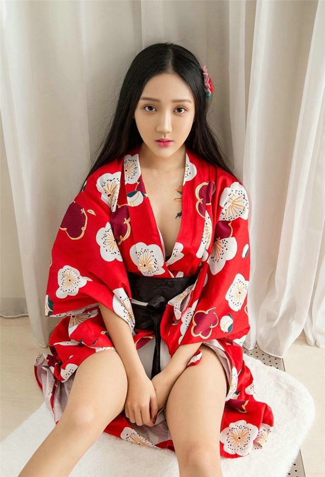 清纯内衣嫩模唐璐黑色睡衣展现完美身材性感诱人写真