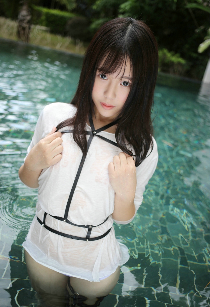 Evelyn艾莉黑色内衣性感诱惑迷人巨乳大胸写真