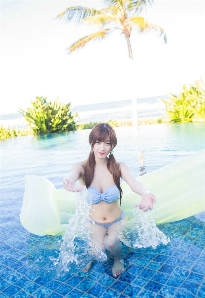 清纯性感甜美女人sugar小甜心CC旅拍泳池大胸娇媚妖娆诱惑写真