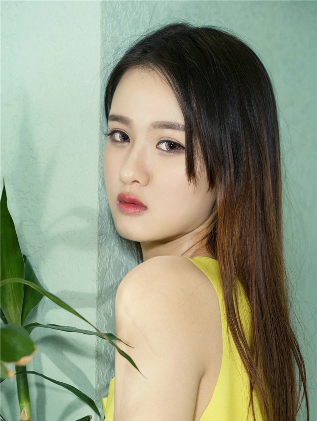 清纯mm小沐浴室卡通露脐装可爱性感诱人私房照写真