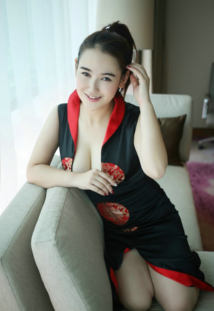 性感女神猫本amy巨乳大胸旗袍翘臀诱惑风情气质白嫩肌肤写真