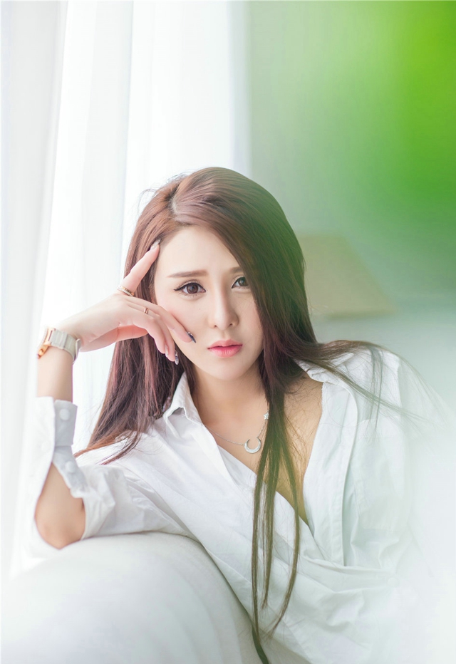 职业气质美女娜大少爺秀丽端庄性感诱人私房照