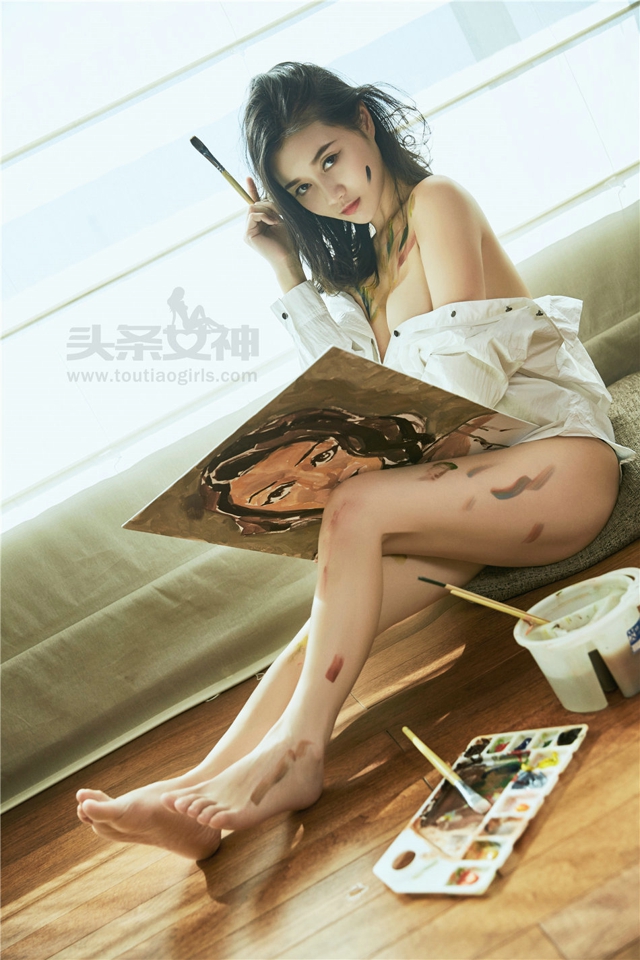 长腿美女画家张梓然性感诱人迷人别具风更的艺术照写真