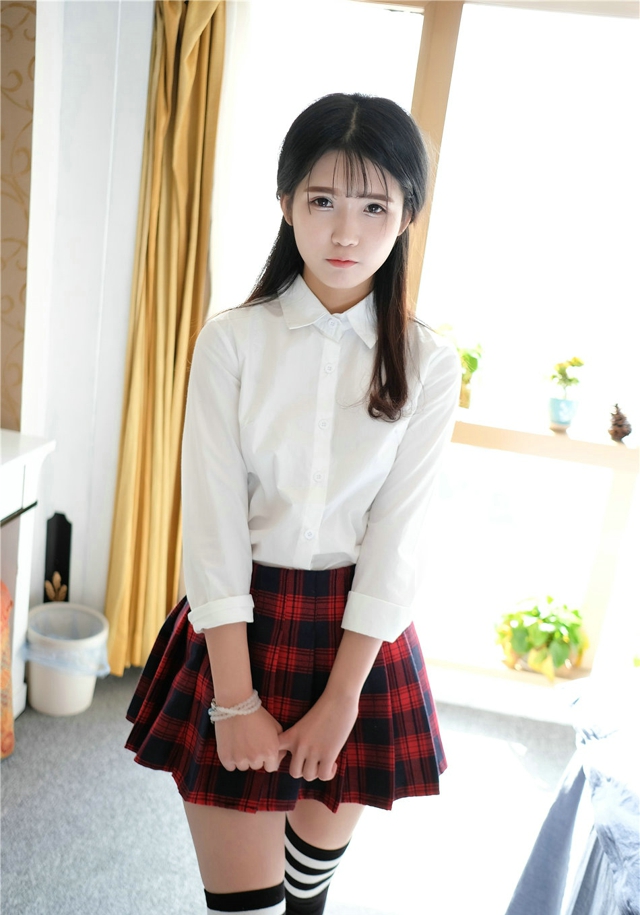 清纯美女模特可爱的小叶子学生制服诱人迷人写真