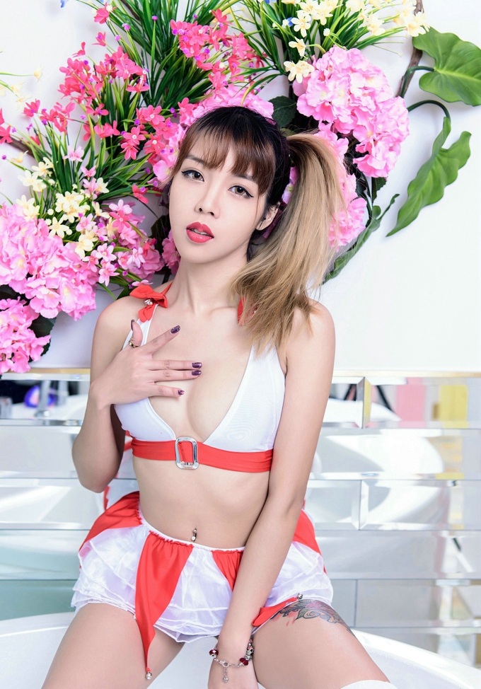 性感诱惑美女Meow喵喵哒内衣性感撩人姿势白嫩肌肤大胸写真