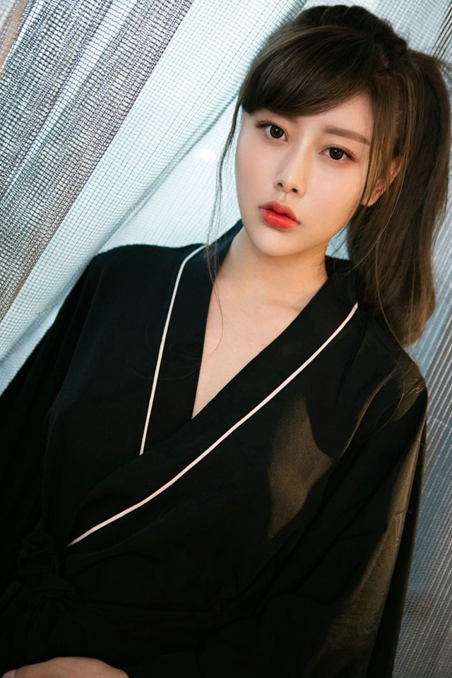 美臀霸屏性感娇艳纹身艺宁mm曼妙身材诱惑妩媚私房写真