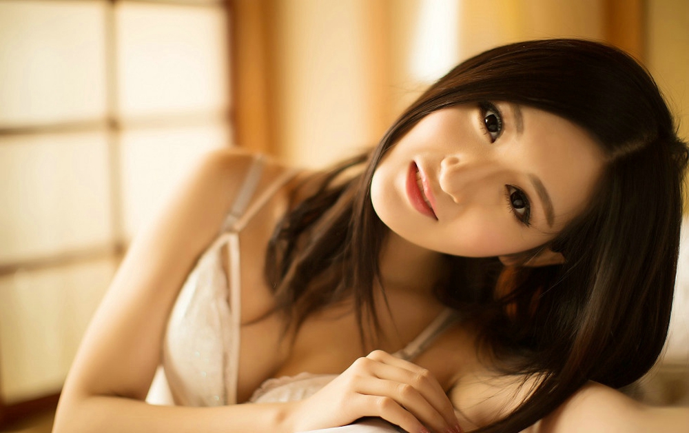 诱人风情气质女神沈梦瑶居家私房白色蕾丝睡裙性感娇嫩妩媚写真