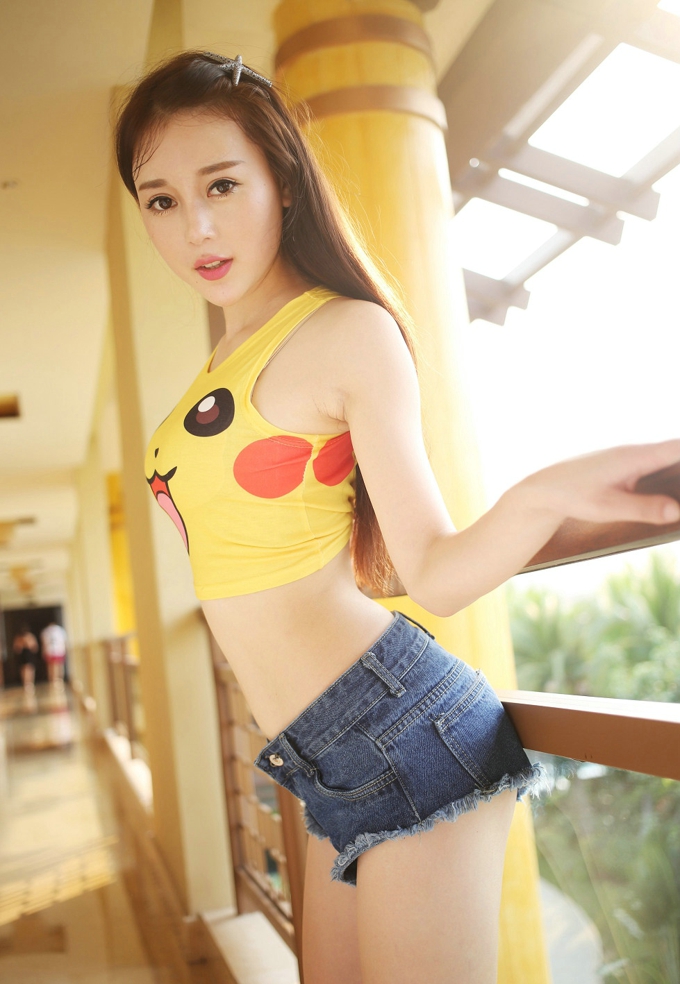 比卡丘上衣牛仔短裙性感诱人靓丽风情赵小米Kitty女神气质写真